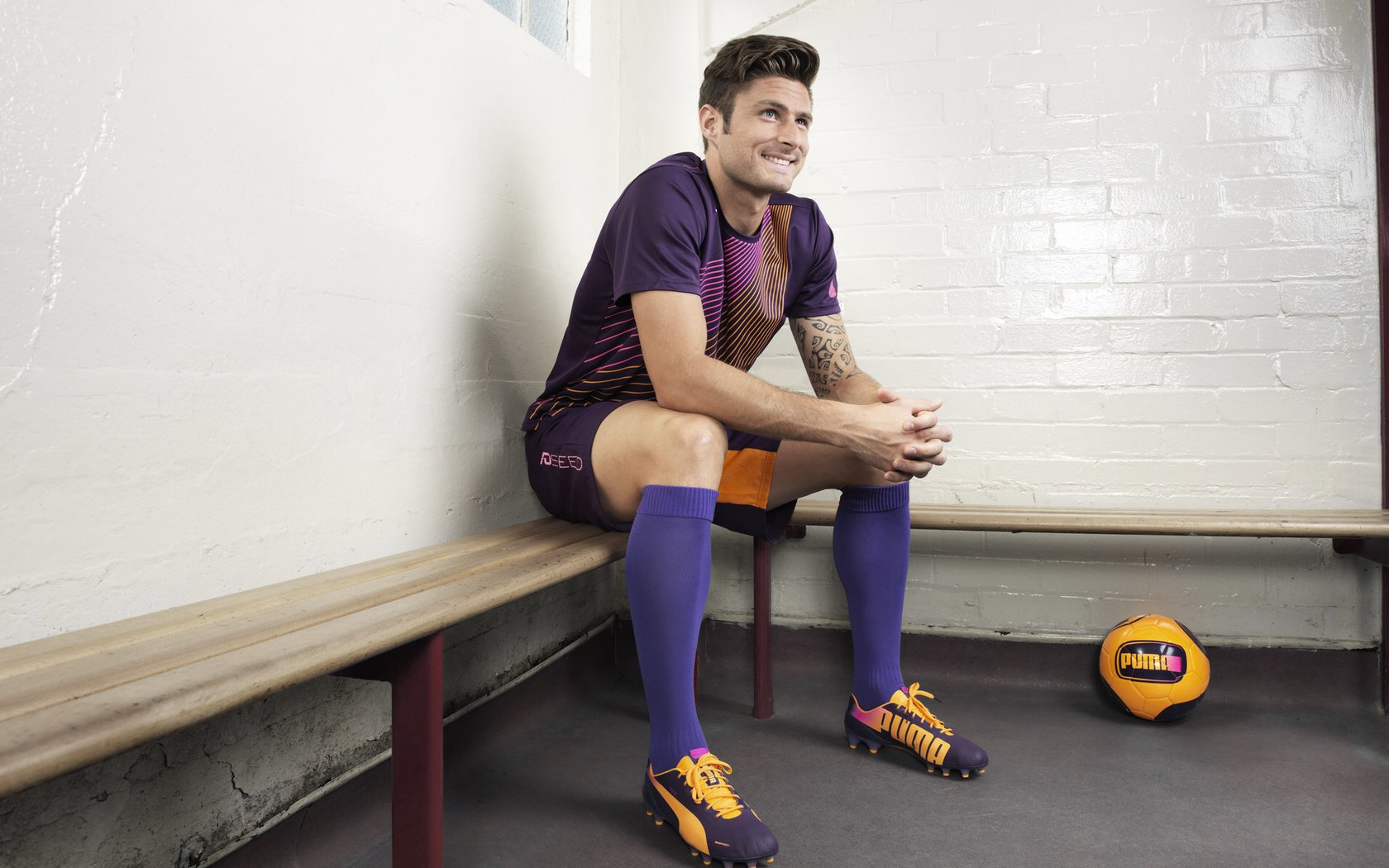 《电竞硬件的革新：电竞专用显示器、鼠标的最新技术探索》，电竞显示器推荐什么牌子好